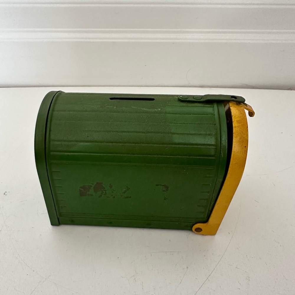 John Deere Metal Mailbox Bank By Ertl Vintage Made In Dyersville Iowa USA - Picture 5 of 11